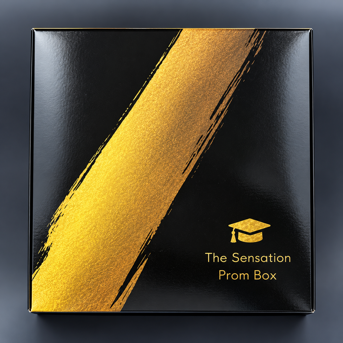 The Sensation Prom Box — capac negru cu design auriu