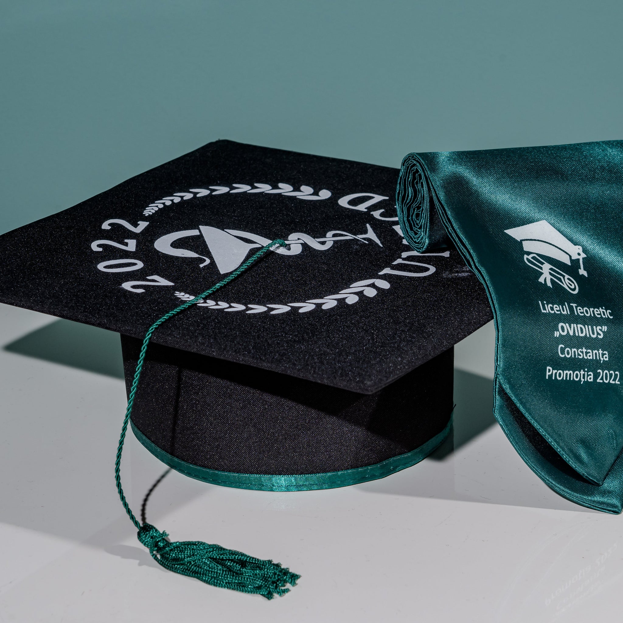 Set Toca si Esarfa culoare Verde inchis Absolvire.Shop 